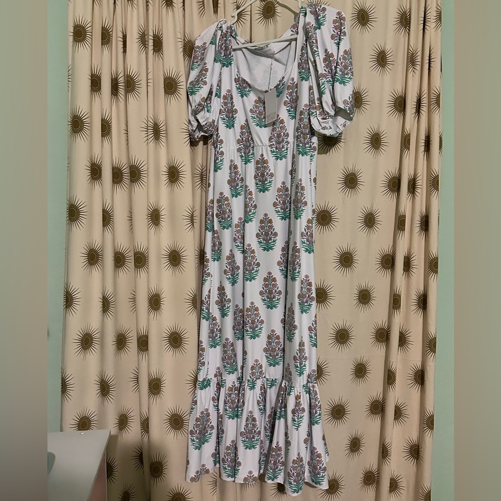 Grandmillenial Smith and Quinn Lucy dress in Dahlia print. NWT never worn!